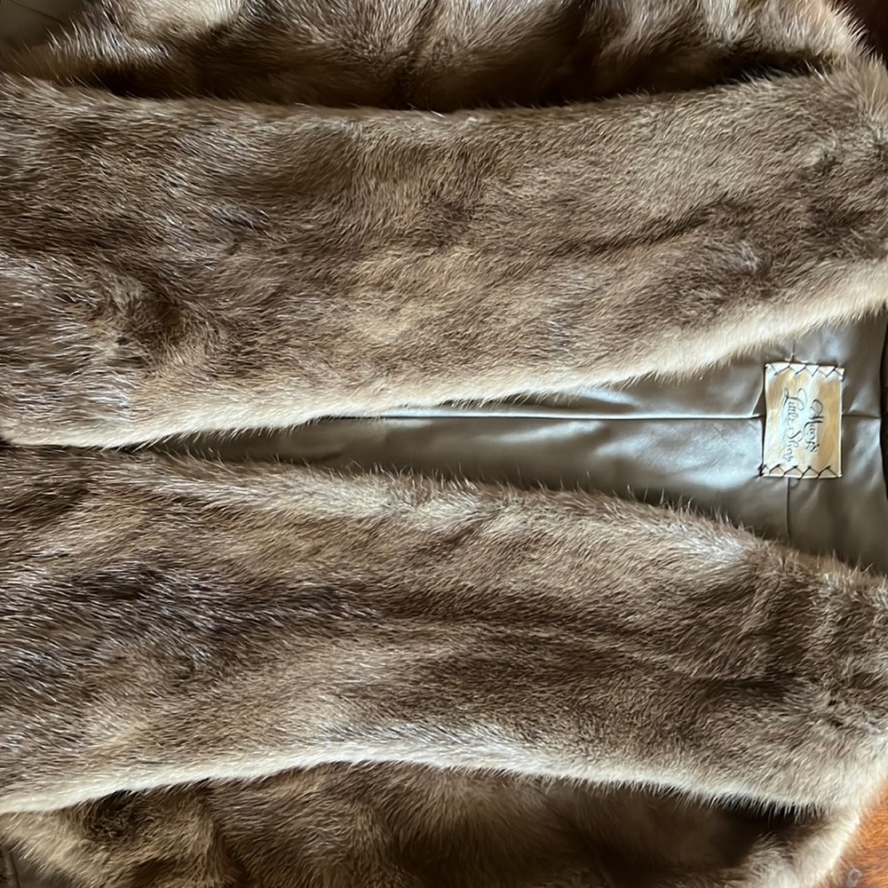 Gorgeous vintage mink stole/ capelet
